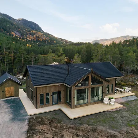 Lakehouse Moss With Sauna, Boat & Jacuzzi شاليه Flatland