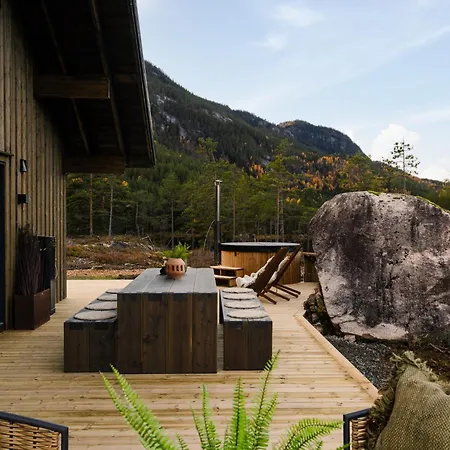 Lakehouse Moss With Sauna, Boat & Jacuzzi Chalet *