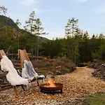 Lakehouse Moss With Sauna, Boat & Jacuzzi 木屋 *