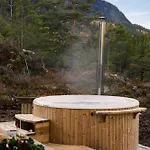 木屋 Lakehouse Moss With Sauna, Boat & Jacuzzi *